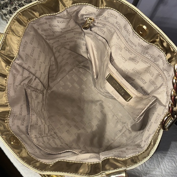 Michael Kors Delancy Pale Gold Mirror
Metallic Monogram Logo Tote EUC - Picture 15 of 17